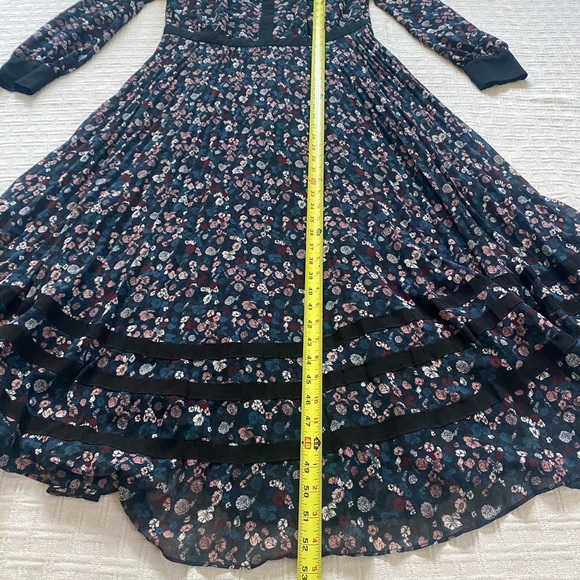 Club Monaco pleated floral dress. - Picture 11 of 12